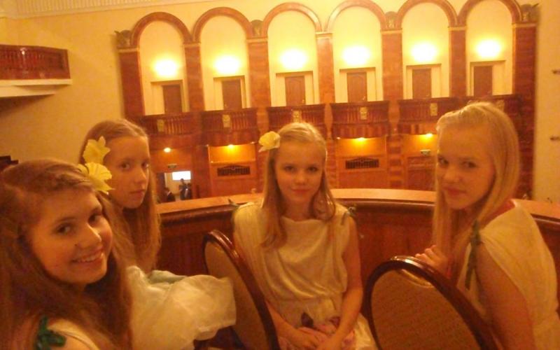 Samoin viereisellä parvella.